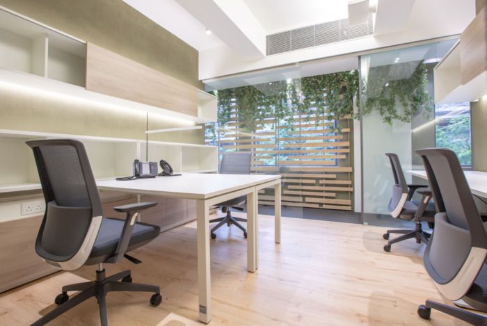 現(xiàn)代簡(jiǎn)約員工辦公室裝修