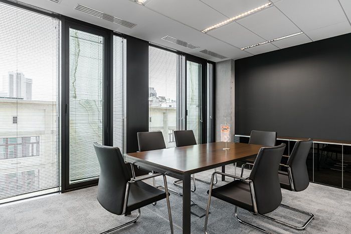 時(shí)尚簡(jiǎn)約風(fēng)格的辦公室設(shè)計(jì)案例