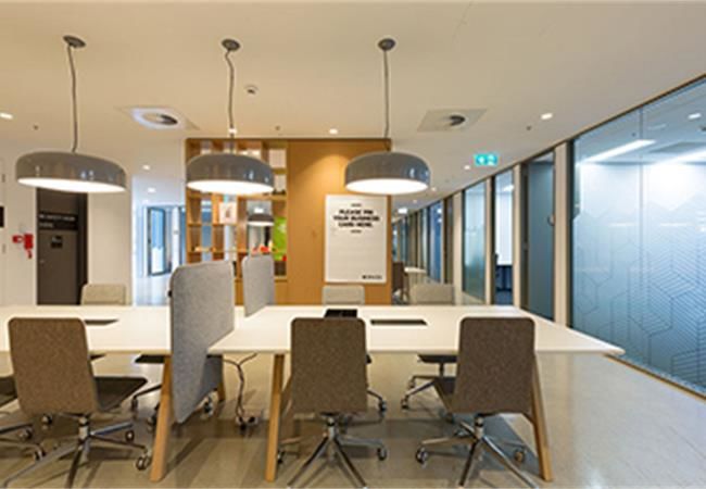 700平現(xiàn)代工業(yè)風(fēng)格辦公室裝修設(shè)計(jì)案例，傳遞工業(yè)與現(xiàn)代的融合