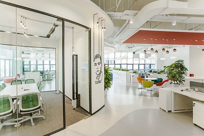 大型創(chuàng)意公司辦公室裝修設(shè)計案例效果圖