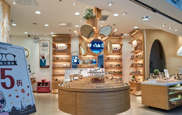 專業(yè)的眼鏡店裝修公司_新眼鏡店裝修效果圖_眼鏡店裝修案例