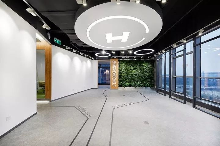 現(xiàn)代化的辦公室裝修設(shè)計(jì)有哪些特點(diǎn)呢? 現(xiàn)代化的辦公室裝修設(shè)計(jì)有哪些特點(diǎn)呢?