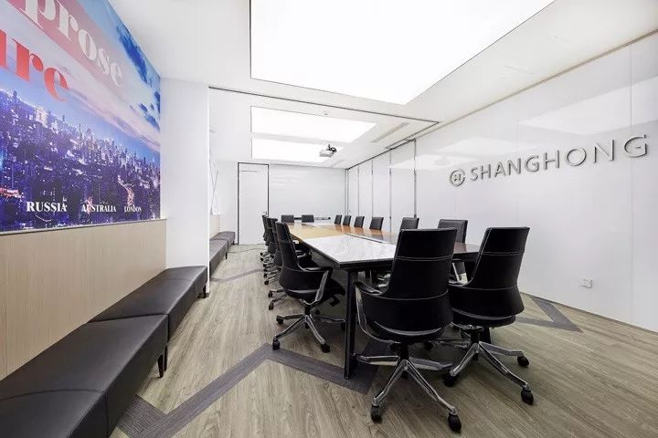 充滿現(xiàn)代簡約感的辦公室裝修設(shè)計(jì) 充滿現(xiàn)代簡約感的辦公室裝修設(shè)計(jì)