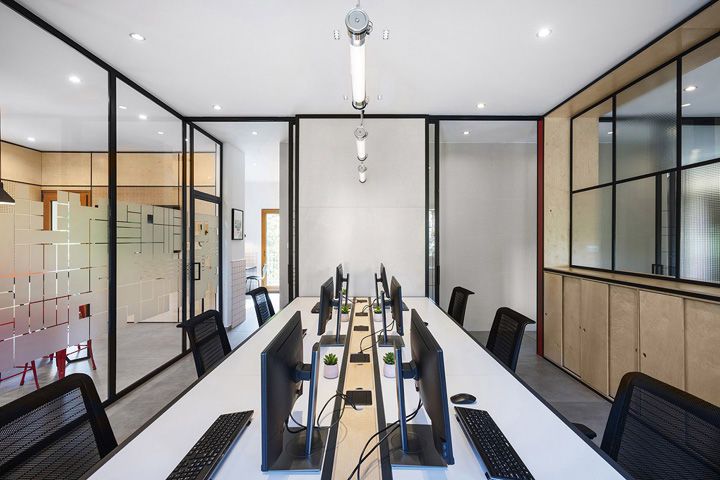 員工區(qū)辦公室裝修效果圖