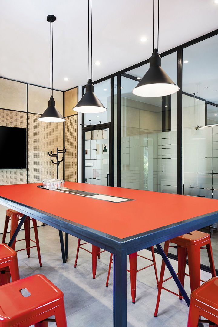 400平復(fù)式辦公樓裝修個(gè)性會(huì)議室設(shè)計(jì)圖