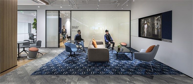 辦公室裝修設(shè)計中現(xiàn)代簡約風格裝飾有哪些特點