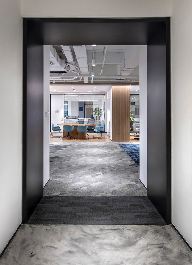 辦公室裝修設(shè)計怎樣才能做到簡約大氣?