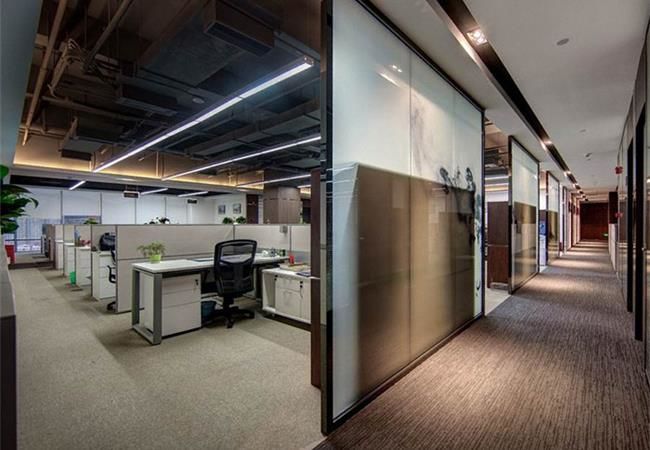 企業(yè)的整體形象如何通過廠房裝修表現(xiàn)出來呢？